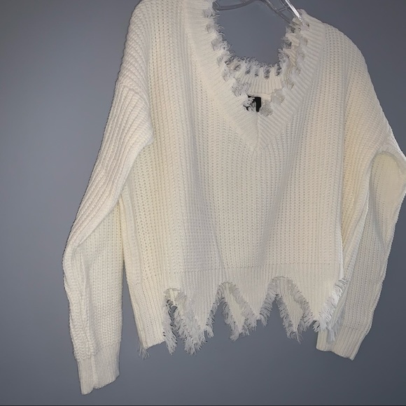 Off white Cropped Scallop Hem Knit Sweater - Picture 2 of 7